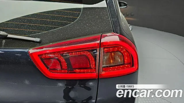 Kia Niro 2017 thumb 8