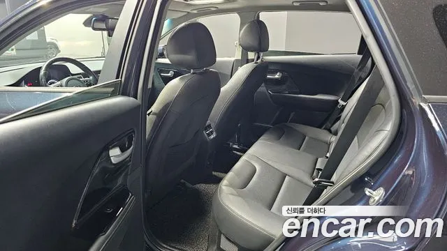 Kia Niro 2017 thumb 10