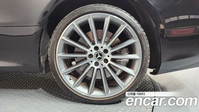 Mercedes-Benz E-Class 2019 thumb 3