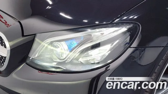 Mercedes-Benz E-Class 2019 thumb 10