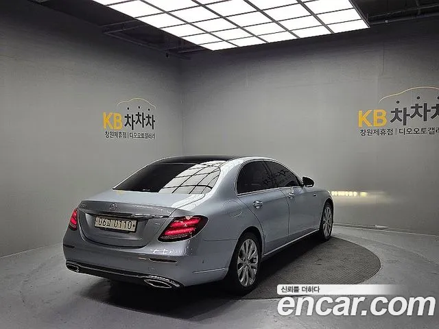 Mercedes-Benz E-Class 2016 thumb 7