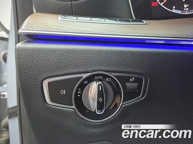 Mercedes-Benz E-Class 2016 thumb 4