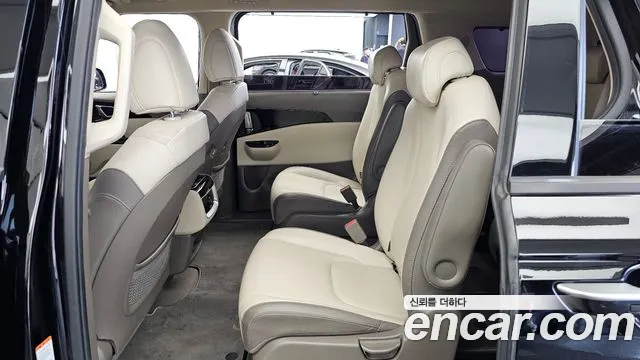 Kia Carnival 2021 thumb 5