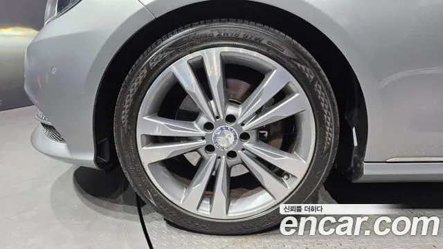 Mercedes-Benz E-Class 2014 thumb 10