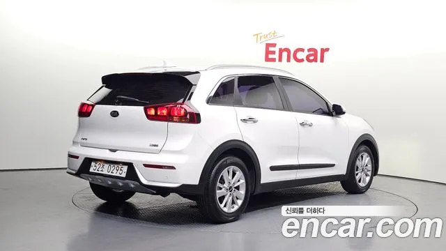 Kia Niro 2016 thumb 2