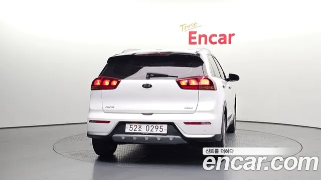 Kia Niro 2016 thumb 9