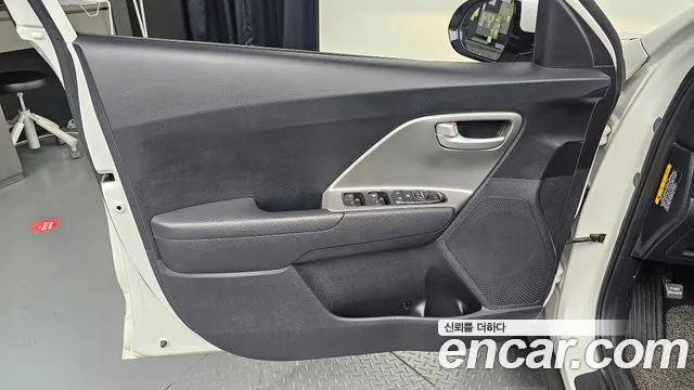 Kia Niro 2016 thumb 7