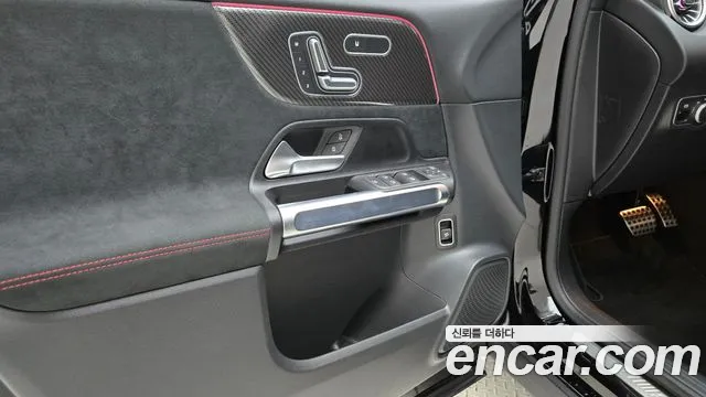Mercedes-Benz GLB 2025 thumb 8