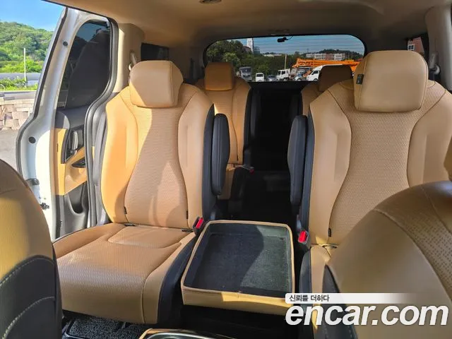 Kia Carnival 2023 thumb 12