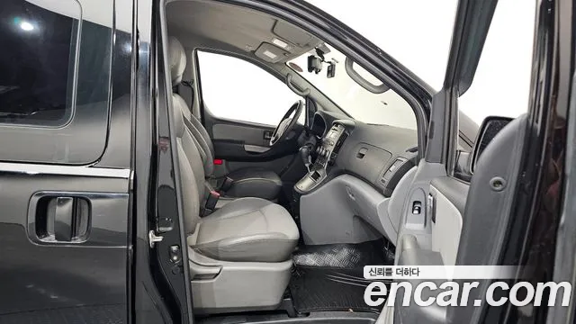 Hyundai Staria 2011 thumb 4