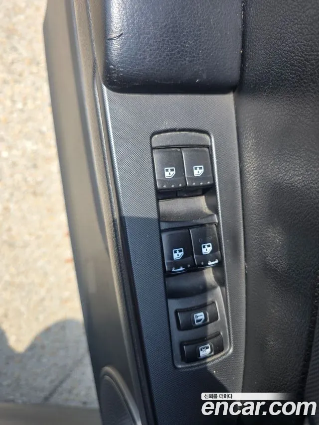 KGM Korando 2013 thumb 12