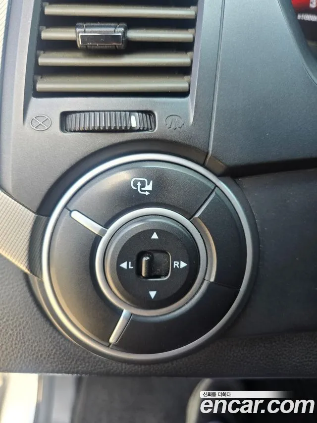 KGM Korando 2013 thumb 6