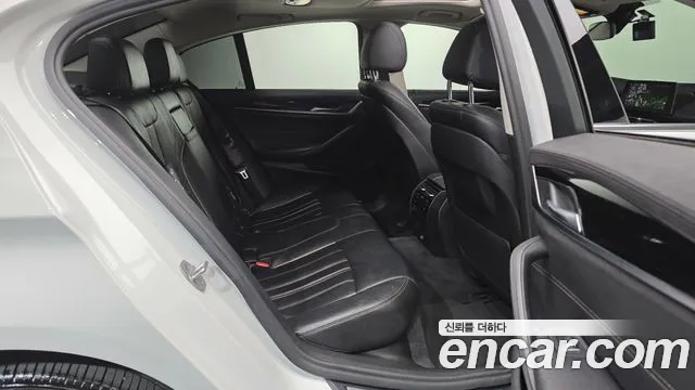 BMW 5 серии 2018 thumb 11