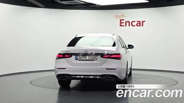 Mercedes-Benz E-Class 2021 thumb 11