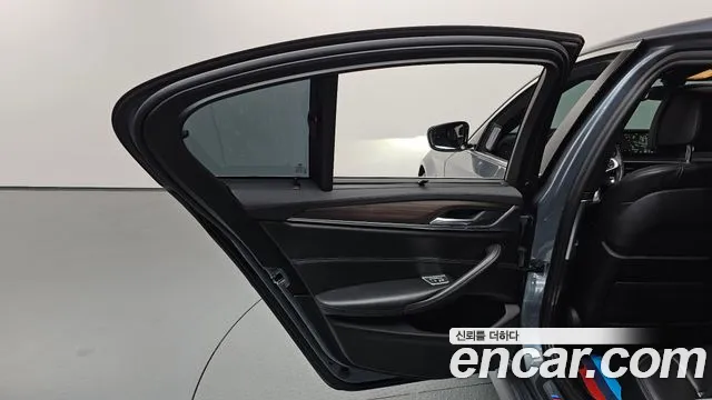 BMW 5 серии 2018 thumb 4