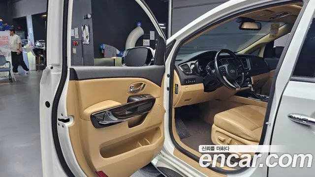 Kia Carnival 2019 thumb 4
