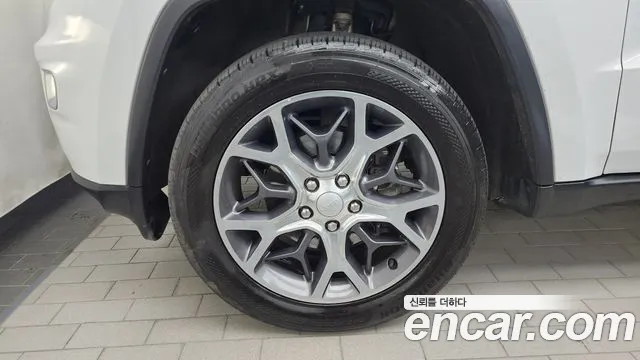 Jeep Grand Cherokee 2019 thumb 5
