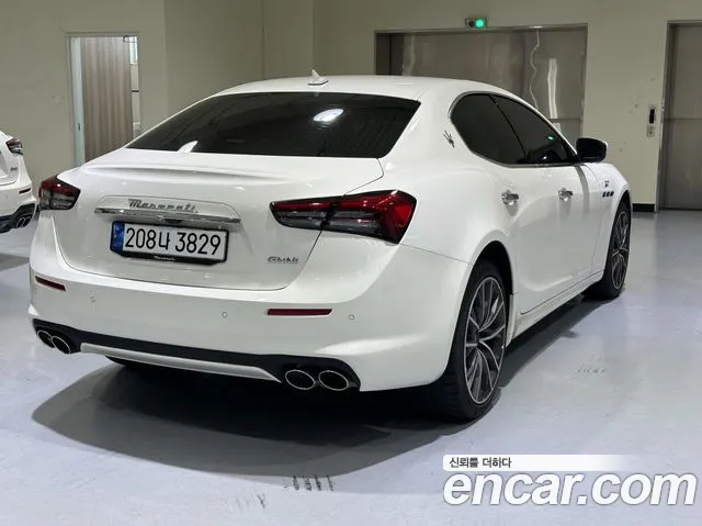 Maserati Ghibli 2023 thumb 8