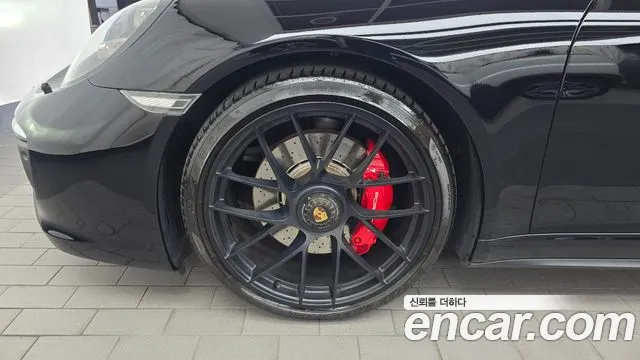 Porsche 911 2019 thumb 12