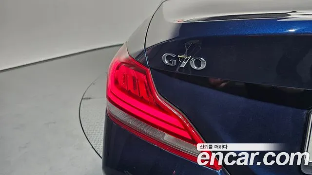 Genesis G70 2019 thumb 11