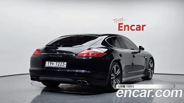 Porsche Panamera 2011 thumb 5