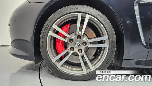 Porsche Panamera 2011 thumb 4
