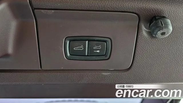 Porsche Panamera 2011 thumb 9