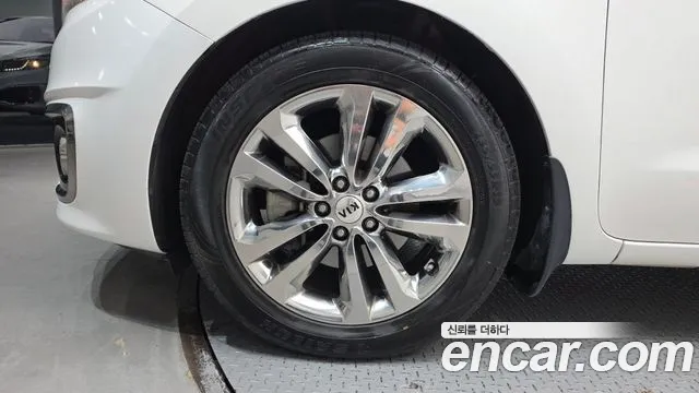 Kia Carnival 2015 thumb 11
