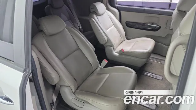 Kia Carnival 2015 thumb 7