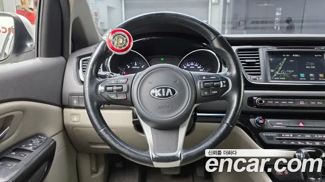 Kia Carnival 2015 thumb 4
