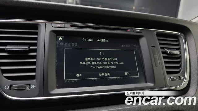 Kia Carnival 2015 thumb 12