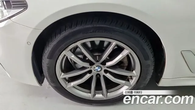 BMW 5 серии 2018 thumb 2