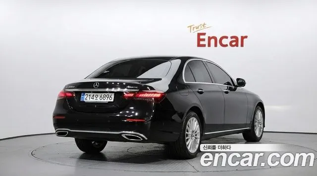 Mercedes-Benz E-Class 2023 thumb 5
