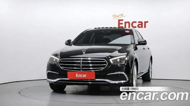 Mercedes-Benz E-Class 2023 thumb 10