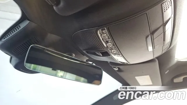 Mercedes-Benz E-Class 2023 thumb 12