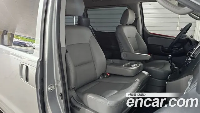 Hyundai Staria 2016 thumb 4
