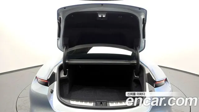 Porsche Taycan 2021 thumb 2