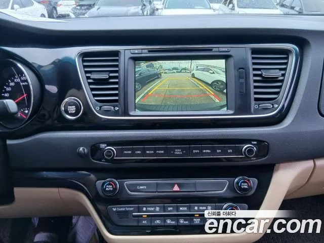 Kia Carnival 2016 thumb 11