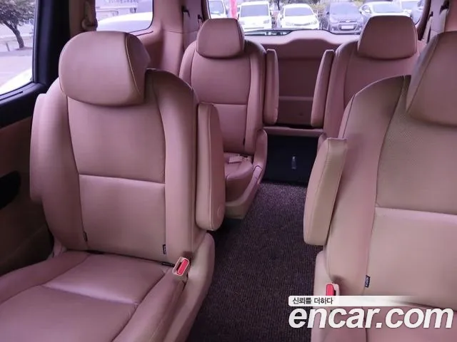 Kia Carnival 2016 thumb 9