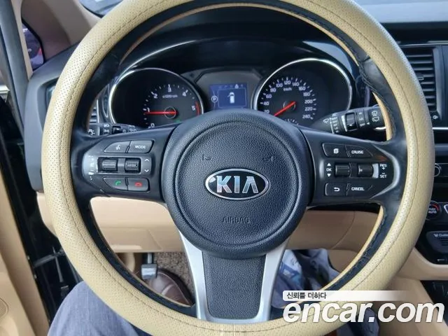 Kia Carnival 2016 thumb 12