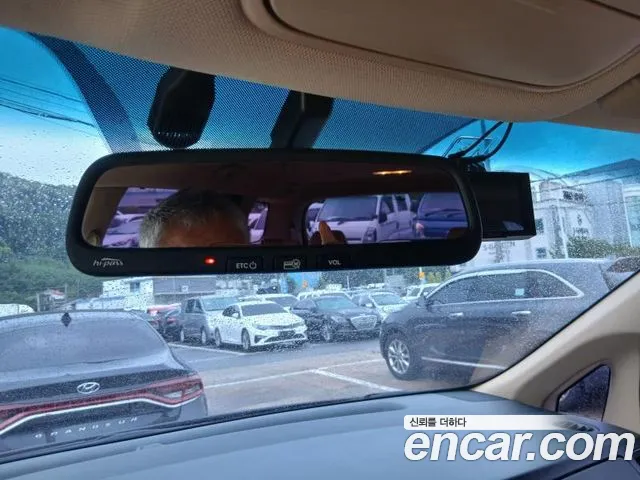 Kia Carnival 2016 thumb 10