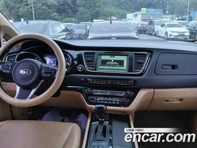 Kia Carnival 2016 thumb 4
