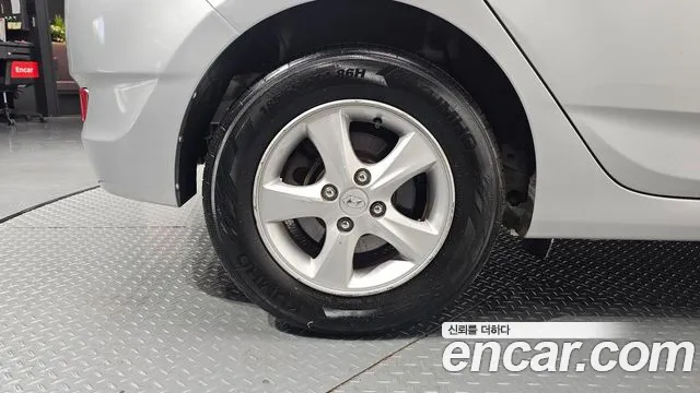 Hyundai Accent 2012 thumb 11