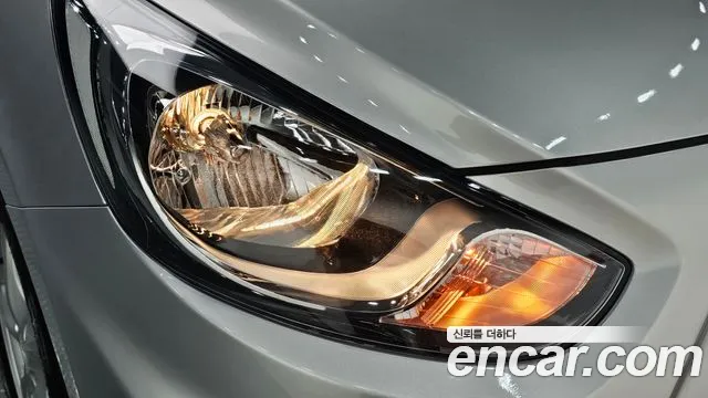 Hyundai Accent 2012 thumb 9