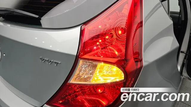Hyundai Accent 2012 thumb 3