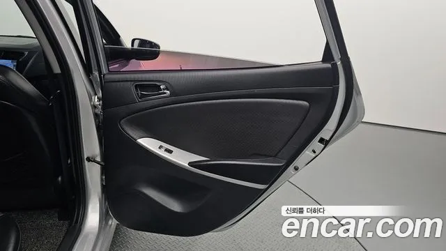 Hyundai Accent 2012 thumb 7
