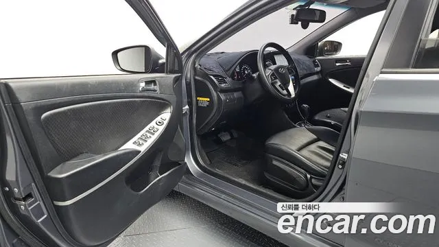 Hyundai Accent 2011 thumb 9