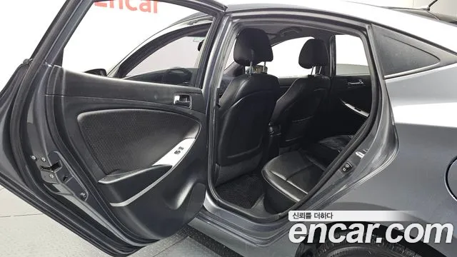 Hyundai Accent 2011 thumb 6