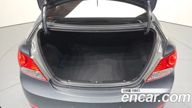 Hyundai Accent 2011 thumb 4