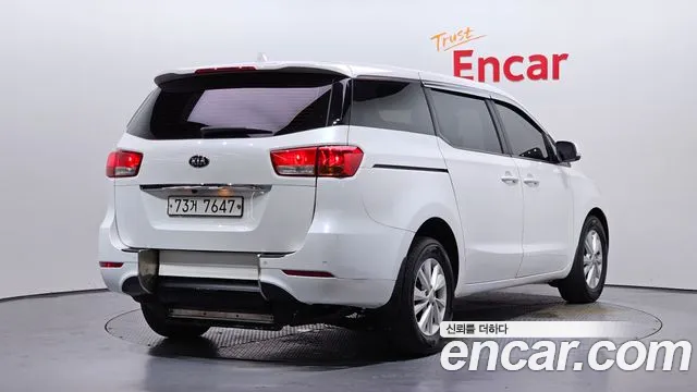 Kia Carnival 2015 thumb 12